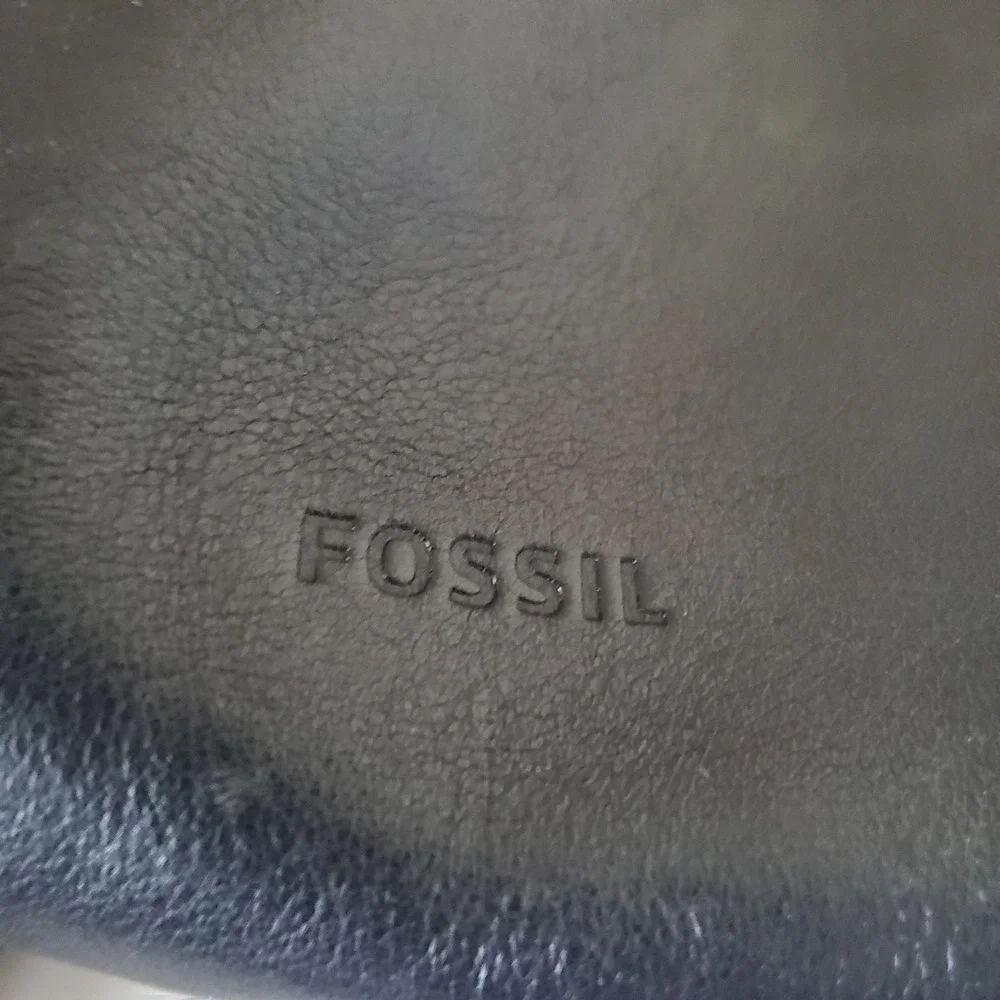 Fossil Black Leather Crossbody Bag Messenger Purse with Key Charm ZB5403
